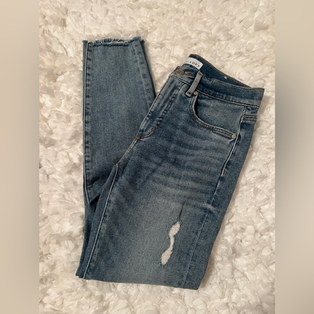 Loft‎ Jeans Distressed Light Wash Skinny Women’s Jeans Sz 26 Inseam 27”